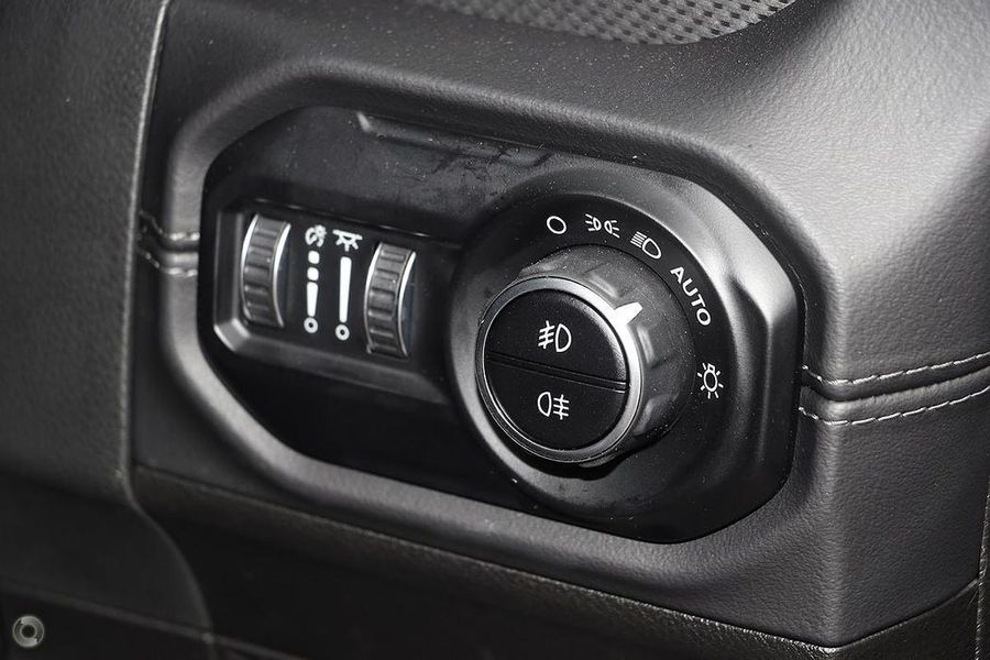 2025 Jeep Wrangler Unlimited Rubicon JL Photo 13