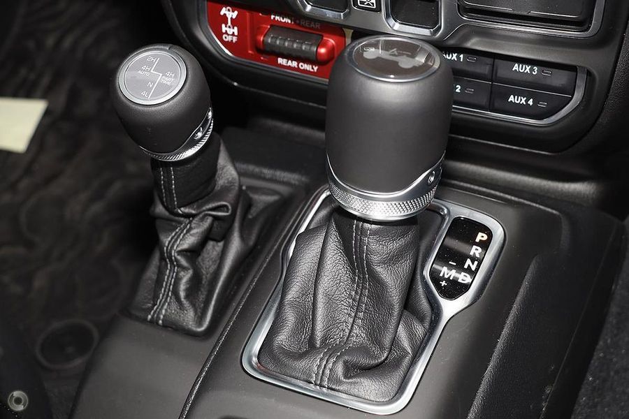 2025 Jeep Wrangler Unlimited Rubicon JL Photo 12